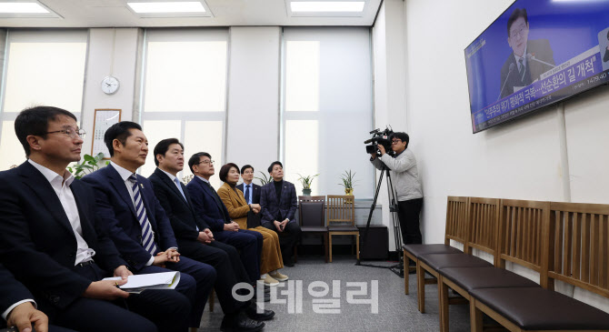 민주당 지도부, '대통령 신년 기자회견 시청'                                                                                                                                              