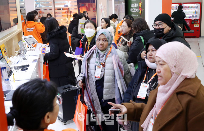  한국 교육박람회 찾은 해외 바이어                                                                                                                                                                 