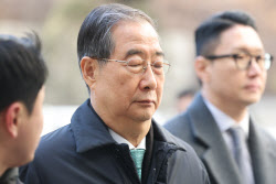 "안위 위해 내란 가담" 한덕수, 1심서 징역 23년·법정구속 철퇴