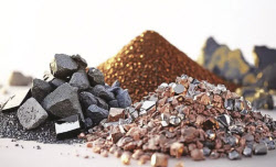 [마켓인] "결국 원초적인 것으로 돌아간다"…'핵심광물'로 쏠리는 민간자본