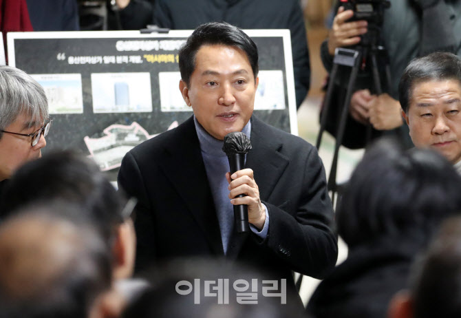  용산전자상가 재개발지역 간담회하는 오세훈 시장                                                                                                                                                   