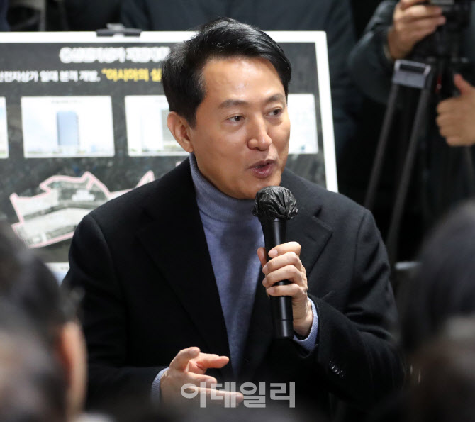  상인 및 주민과 간담회하는 오세훈 시장                                                                                                                                                            