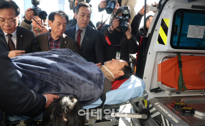 장동혁, '단식 중단...병원으로 이송'                                                                                                                                                     