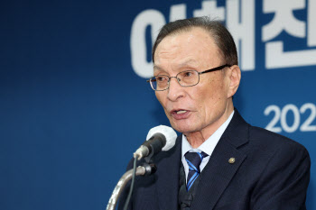 이해찬 전 총리, 베트남 출장중 응급실 이송…한때 심정지