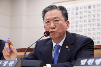 정성호 “쿠팡 미국 투자사, 근거 없는 주장…쿠팡 무책임한 태도가 본질”