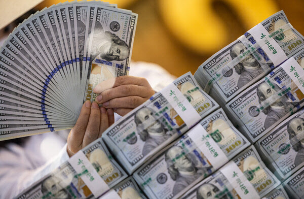 달러예금 이달 들어 24억달러↓…환전 수요도 '둔화'