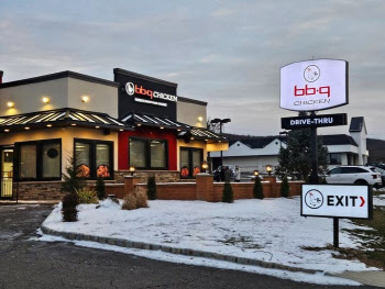 BBQ, 美 외식의 기본 문법을 건드리다…드라이브스루 올라탄 K-치킨[르포]