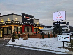 BBQ, 美 외식의 기본 문법을 건드리다…드라이브스루 올라탄 K-치킨[르포]