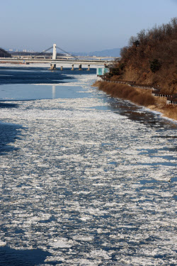 [포토]연일 이어진 최강한파… 한강에 유빙 '둥둥'                                                                                                                                               