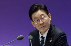 李대통령 지지율 53.1% 유지…민주 42.7% vs 국힘 39.5%[리얼미터]