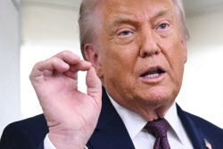 트럼프 25% 관세 왜?…美통상전문가 “日즉시 이행, 韓국회로 갔다”