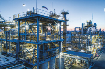 반도체 초호황에…석화 스페셜티 기업들 들썩