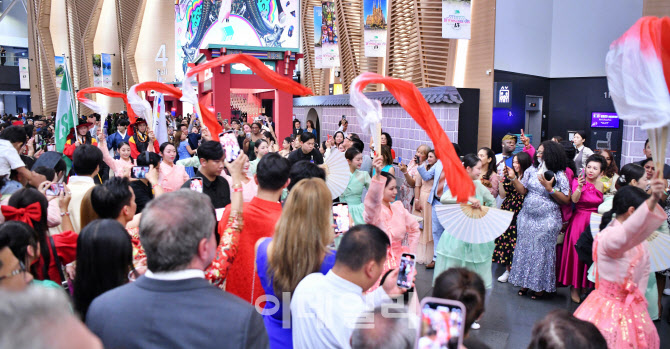 달라진 포상관광··· 같이 가서 따로 논다