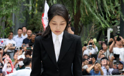 '알선수재 유죄' 김건희 "재판부 엄중 지적 겸허히 받아들여"