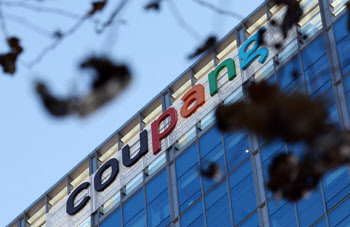 공정위 "네이버 제재수위 더 셌다"…쿠팡 주주 '차별주장' 반박