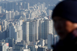 대출규제로 집값 안잡히자…세금에 공급까지 총동원