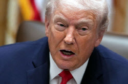 트럼프, 관세 대상국에 “미국 덕에 사는 ‘현금인출기’일 뿐”