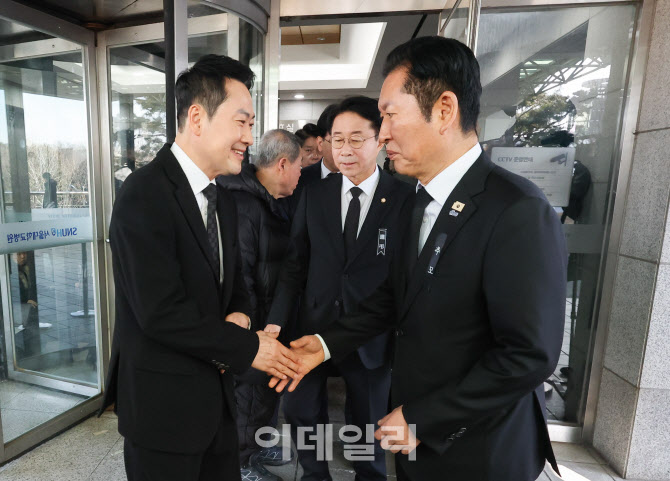 故 이해찬 빈소, '악수하는 정청래-장동혁'