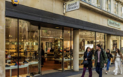 [EU있는경제] 확 바뀐 영국 리테일 M&A…브랜드 남기고 매장은 뺀다