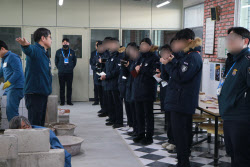 수용자 구슬땀에 섞인 교도관 눈물…“시설·처우 수준 심각”[르포]