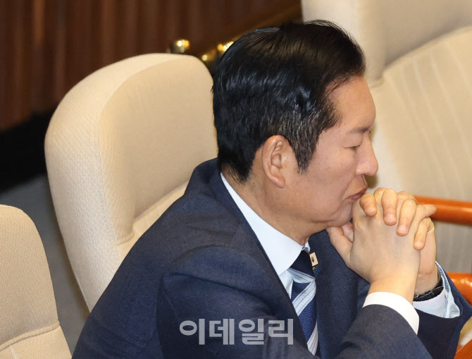 본회의, '생각에 잠긴 정청래 대표'                                                                                                                                                       