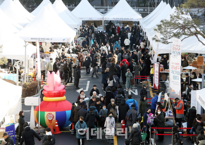  재래시장으로 변한 강남구청 주차장                                                                                                                                                                