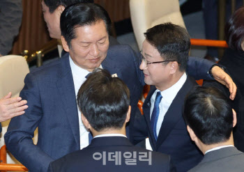 재시도 끝에…정청래표 '1인 1표' 당헌 개정안 가결