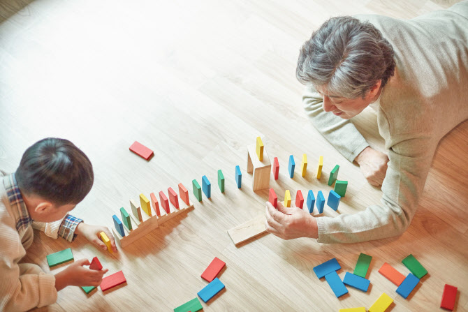 손주 돌보면 매달 '30만원'…만족도 99.2% 기록한 육아정책