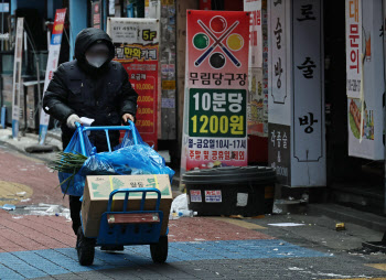 고령자 10명 중 7명은 일한다…고용률 사상 최고치
