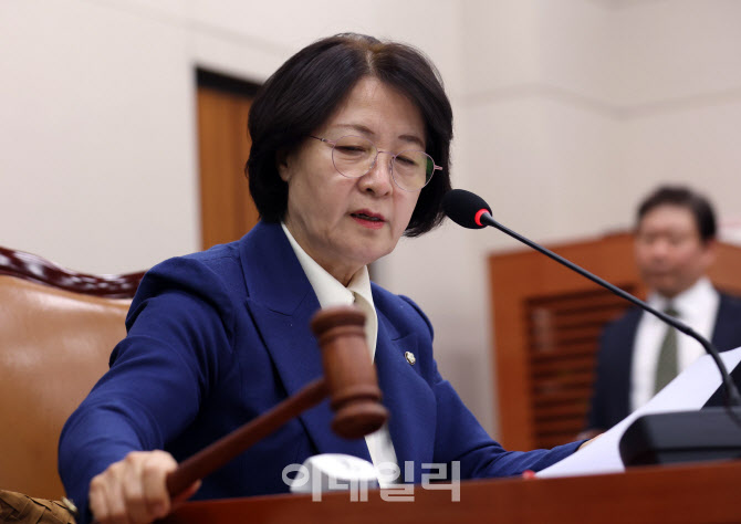 법사위, '의사봉 두드리는 추미애 위원장'                                                                                                                                                 