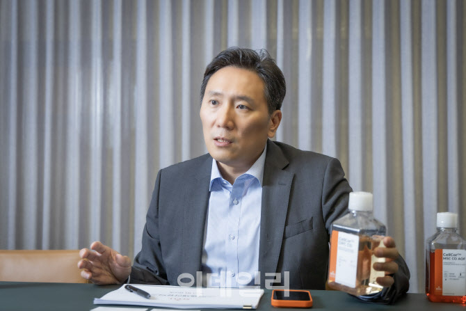 이의일 엑셀세라퓨틱스 대표 "대만 매출 두자릿수 이상 성장...화학조... - 뉴스 썸네일 이미지