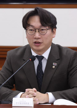 [포토]발언하는 모경종 더불어민주당 청년위원장                                                                                                                                                           