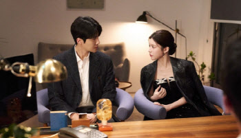 고윤정·김선호 ‘이 사랑 통역 되나요?’, 비영어 TV쇼 상위권 굳혀