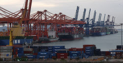 올해 성장률 전망치 또 올랐다…반도체 슈퍼 사이클 언제까지