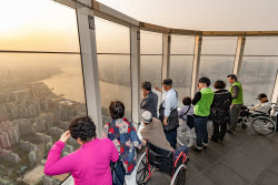 롯데월드, 장애인 온라인 우대 예매 서비스 도입