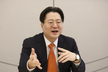 "환율 1500원 넘을 일 없어…WGBI 편입으로 4월쯤 더 낮아질 것"