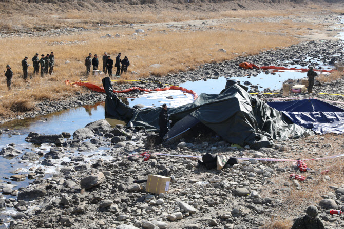 코브라 헬기 추락, 조종사 2명 사망…30년 넘은 기종, 軍 운항 전면 중지