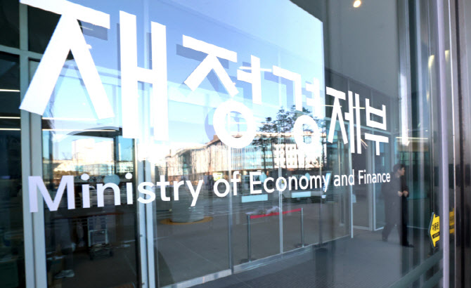 기업 실적 힘입어 작년 세수 1.8조 더 걷혔다