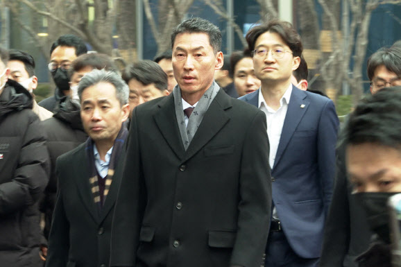 총액인건비 벽에 가로막혀 19일째 출근못한 기업은행장