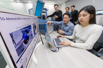 KT, 퀄컴·로데슈바르즈 협력...AI 기반 차세대 무선 송수신 기술 시연 성공