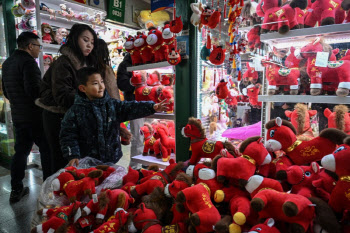 중국 1월 CPI 0.2% ‘찔끔’ 상승…식품·서비스값 하락(상보)