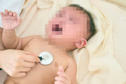 “울음소리 미치겠다” 생후 2개월 아들 마구 흔들어…“평생 장애”