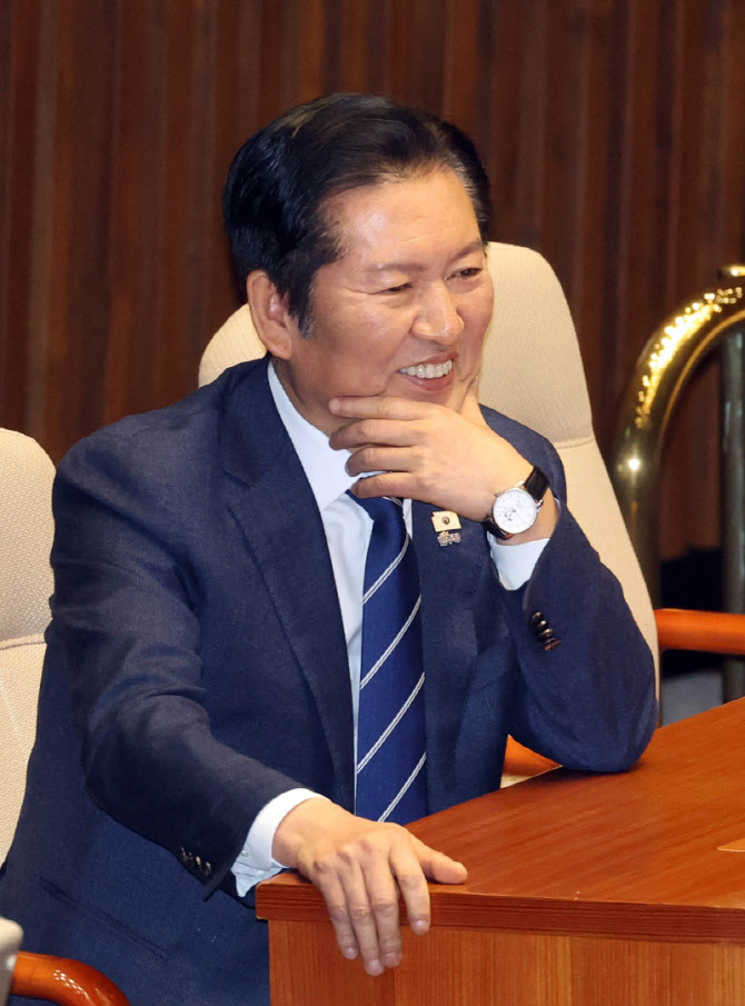 '미소 보이는 정청래'                                                                                                                                                                    