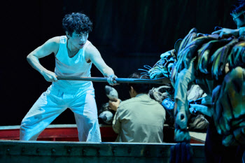 "연차 썼는데"…박정민 공연 '5분 전' 취소 날벼락