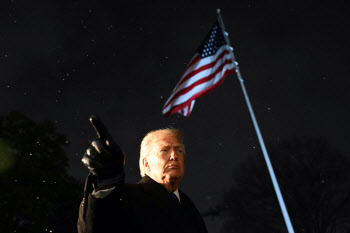 트럼프 '돈로 독트린'…"中에 55조달러 경제 우위 내줄 것"