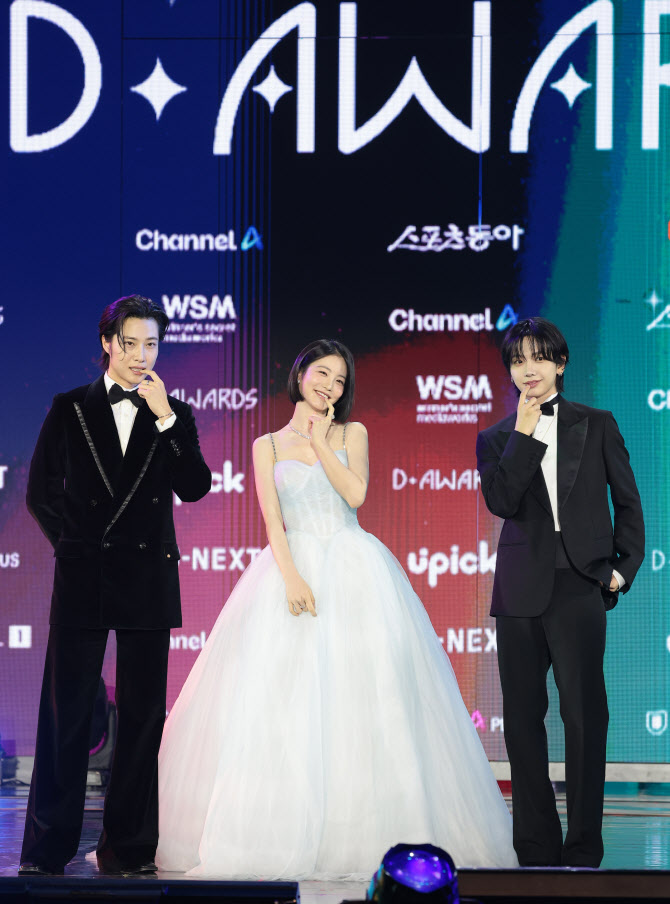 이종원·신예은·명재현, 디 어워즈 MC                                                                                                                                                              