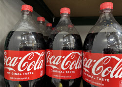 설탕세·비만약에 발목 잡힌 코카콜라…5년 만에 ‘실적 쓴맛’