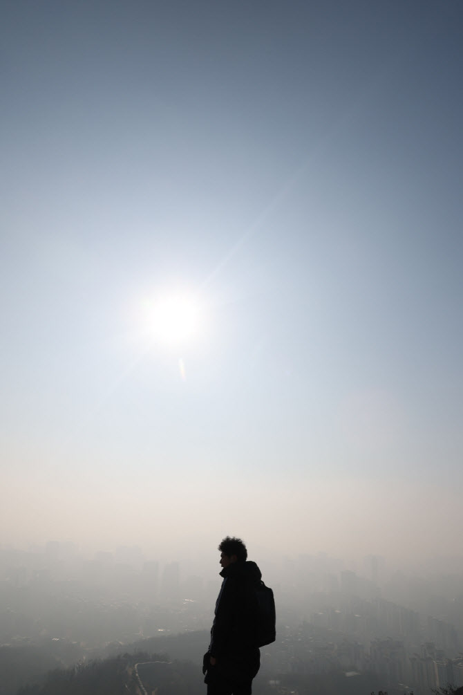 시야가 답답한 미세먼지 '나쁨'                                                                                                                                                           