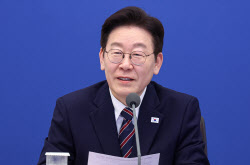 “시장 때는 30만원이었는데”…교복값 60만원 지적한 李