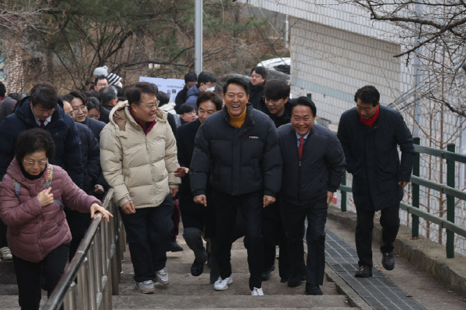 고지대 이동약자 편의시설 설치 대상지 현장 방문한 오세훈 시장                                                                                                                                      